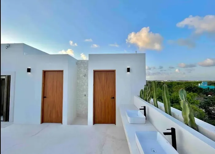 3ppl At Great Price & Location In Apartment